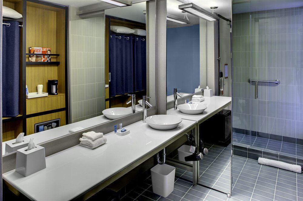 Готель Aloft Bengaluru Whitefield Екстер'єр фото